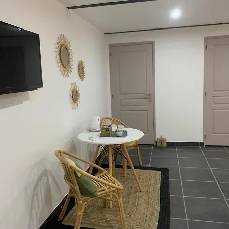 Aux Fines Bulles Et D Hotes Bed and breakfast Neuve-Maison