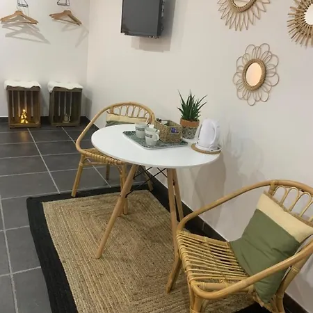 Aux Fines Bulles D Hotes Oda ve Kahvaltı