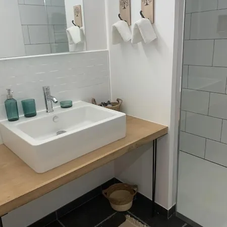 Oda ve Kahvaltı Aux Fines Bulles D Hotes 3*