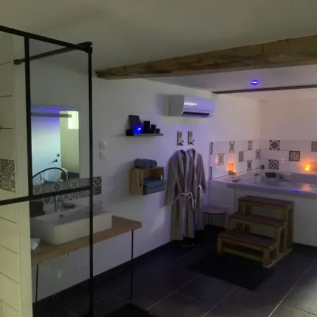 Oda ve Kahvaltı Aux Fines Bulles D Hotes Neuve-Maison